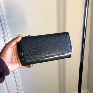 Black clutch